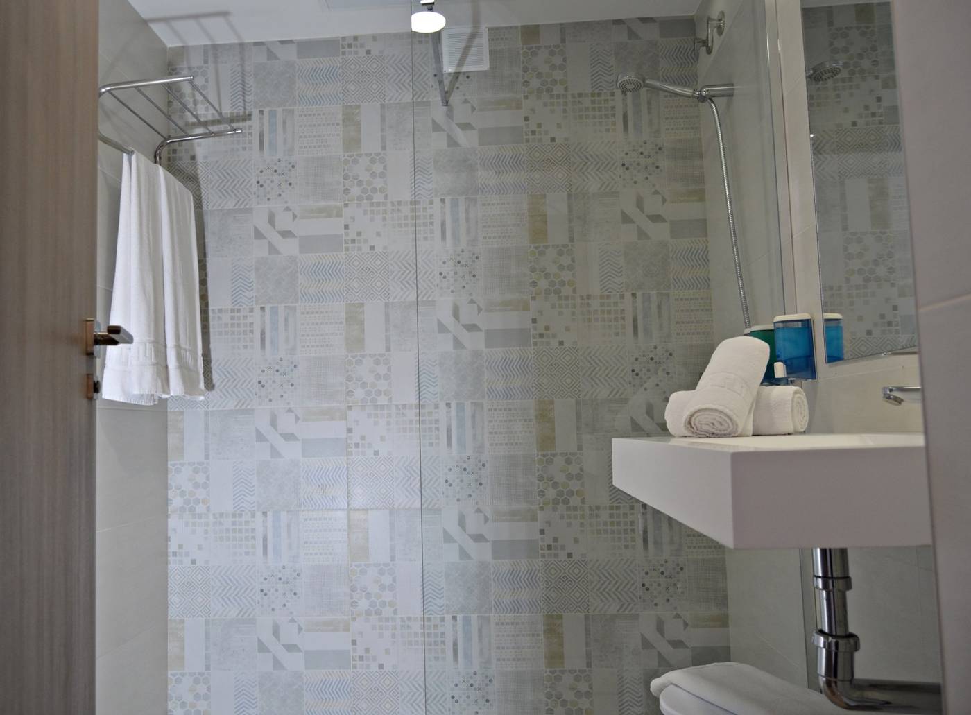 Hotel-Tropic-Room-12