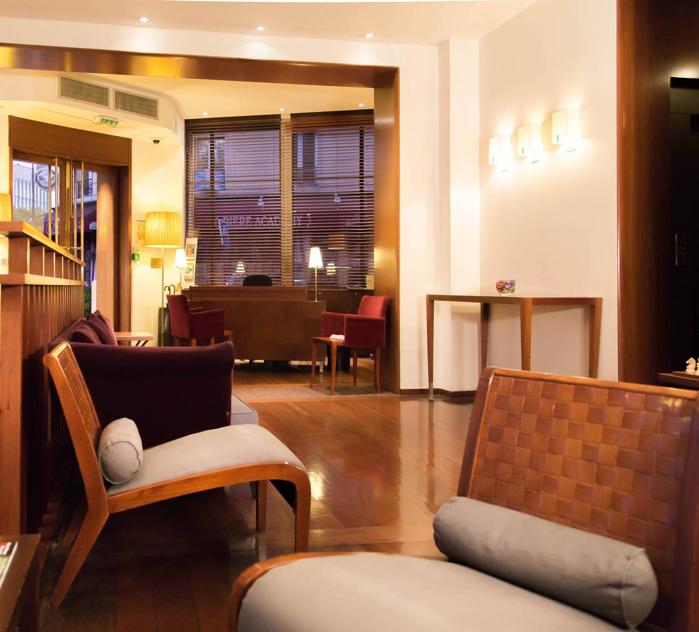 Hotel-Quartier-Latin-Lobby-12