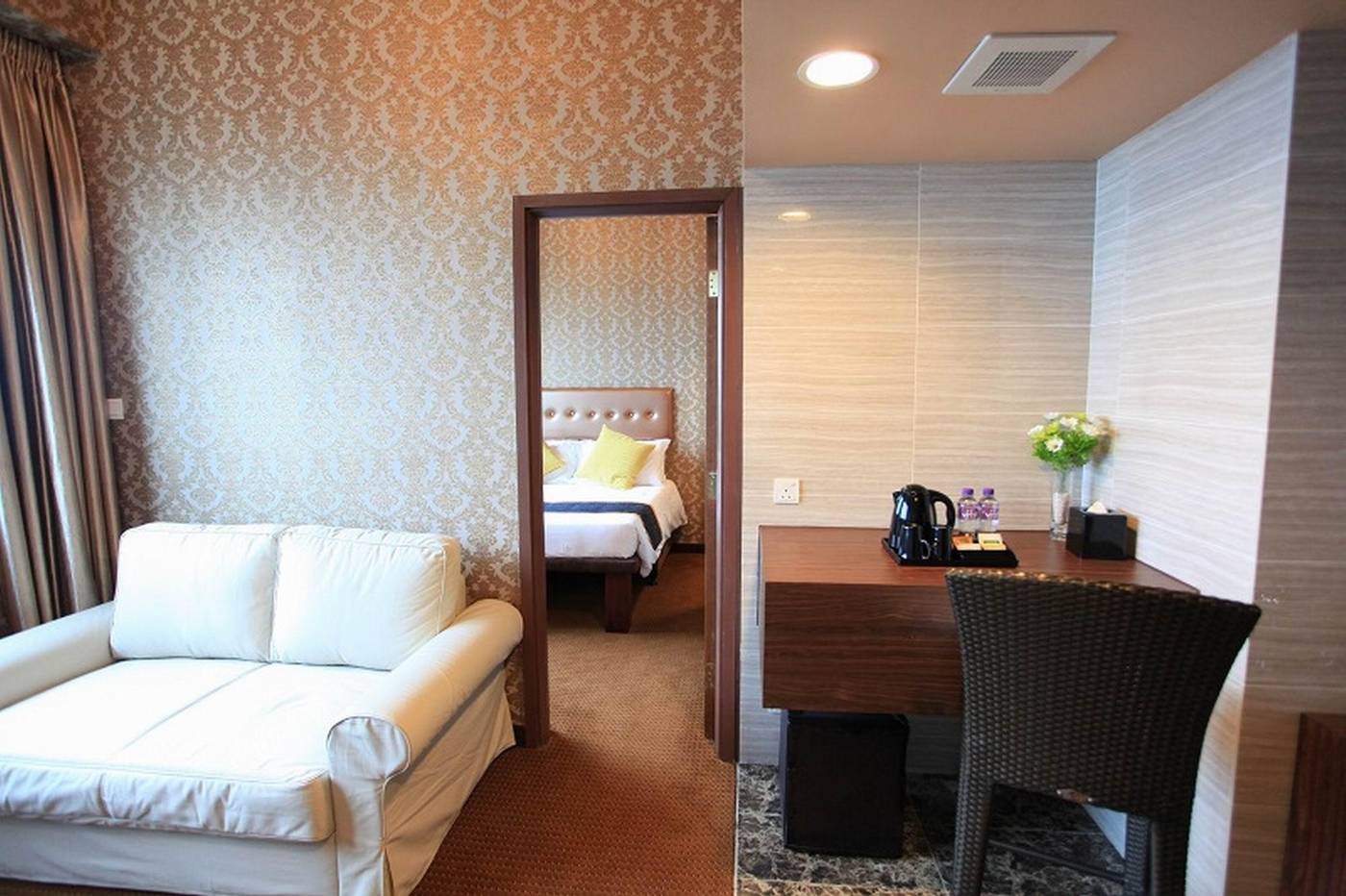 Grand-City-Hotel-Room-6