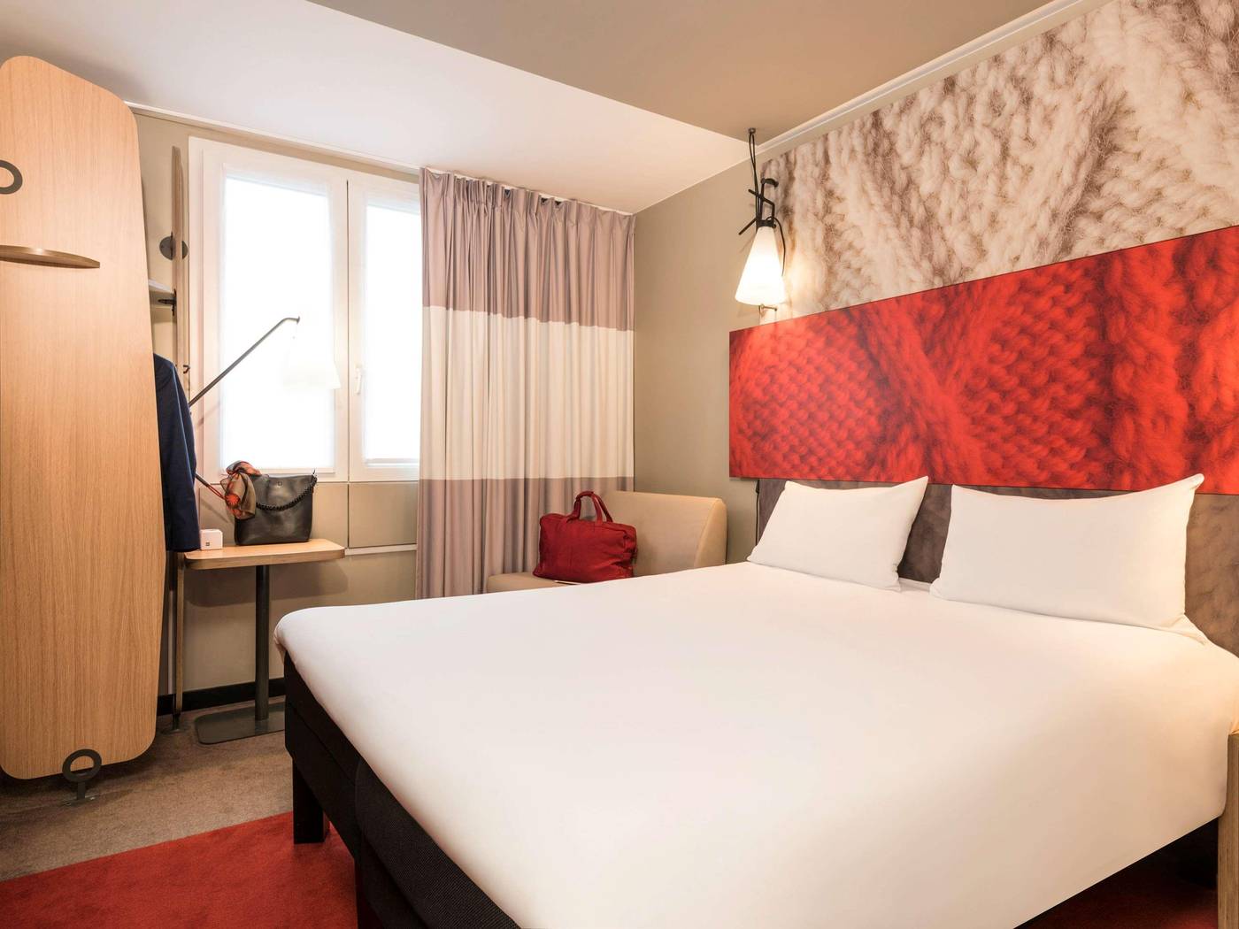 Ibis-Paris-Gare-du-Nord-Chateau-Landon-10th-Hotel-Room-16
