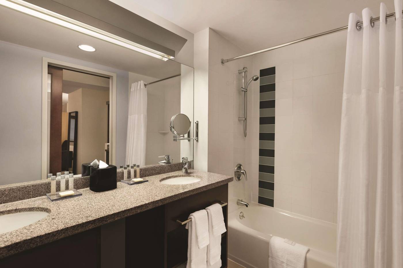 DoubleTree-by-Hilton-New-York-Midtown-Fifth-Avenue-Room-26