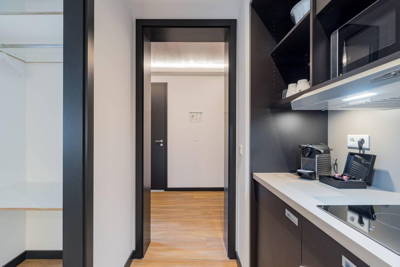 Nena-Apartments-Kreuzberg-61-Room-9