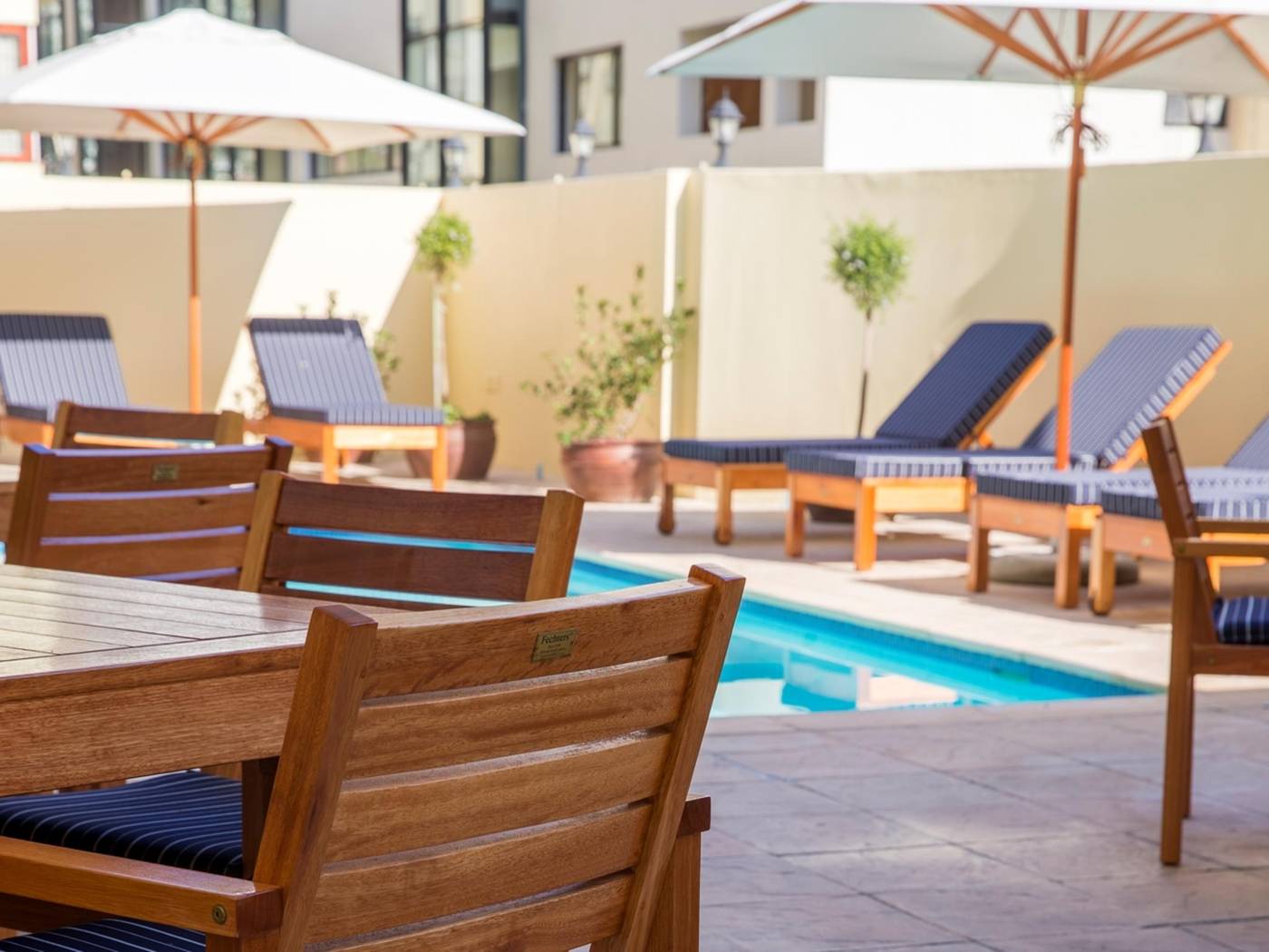 Radisson-Blu-Le-Vendome-Pool-59