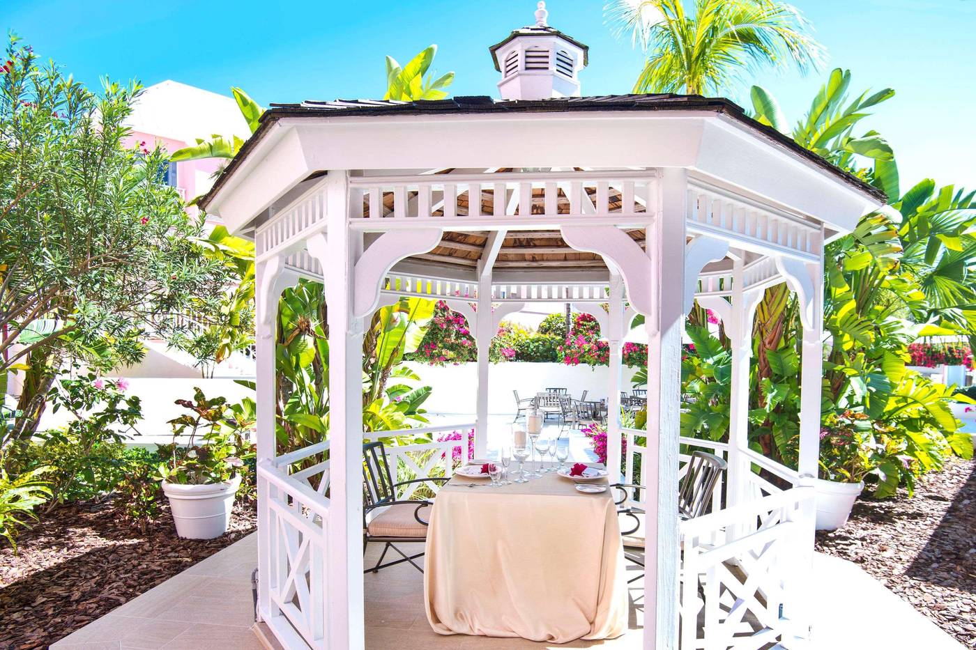 Comfort-Suites-Paradise-Island-General-view-16