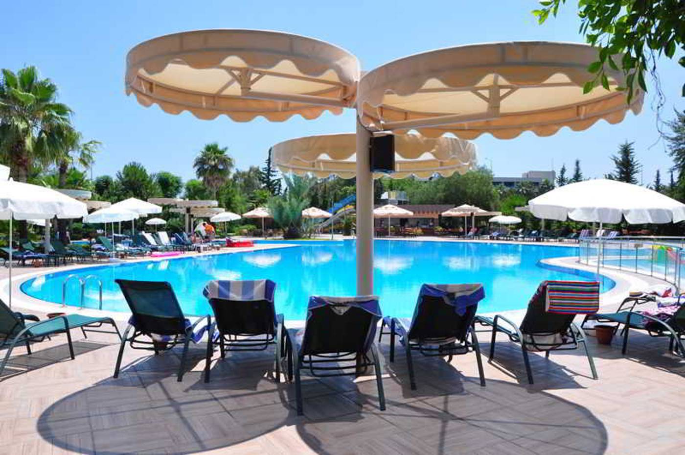 Fame-Residence-Goynuk-Pool-10