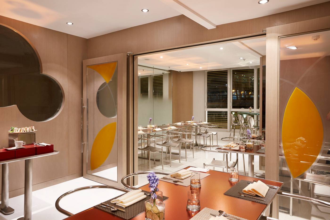 Le-Petit-Rosedale-Hotel-Hong-Kong-Restaurant-5