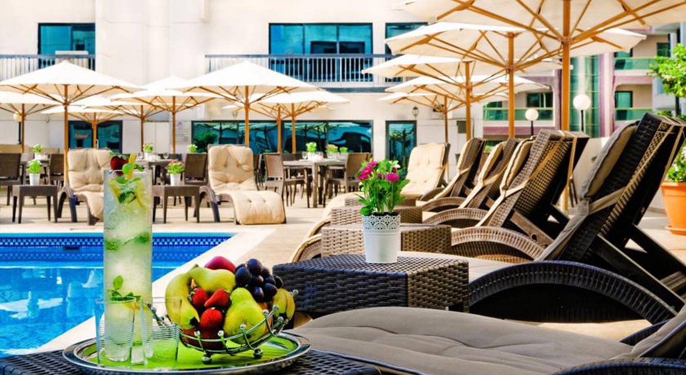 Golden-Sands-3-Hotel-Apartments-Pool-56