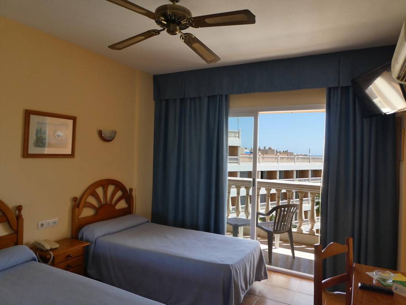 Parasol-Garden-Room-34