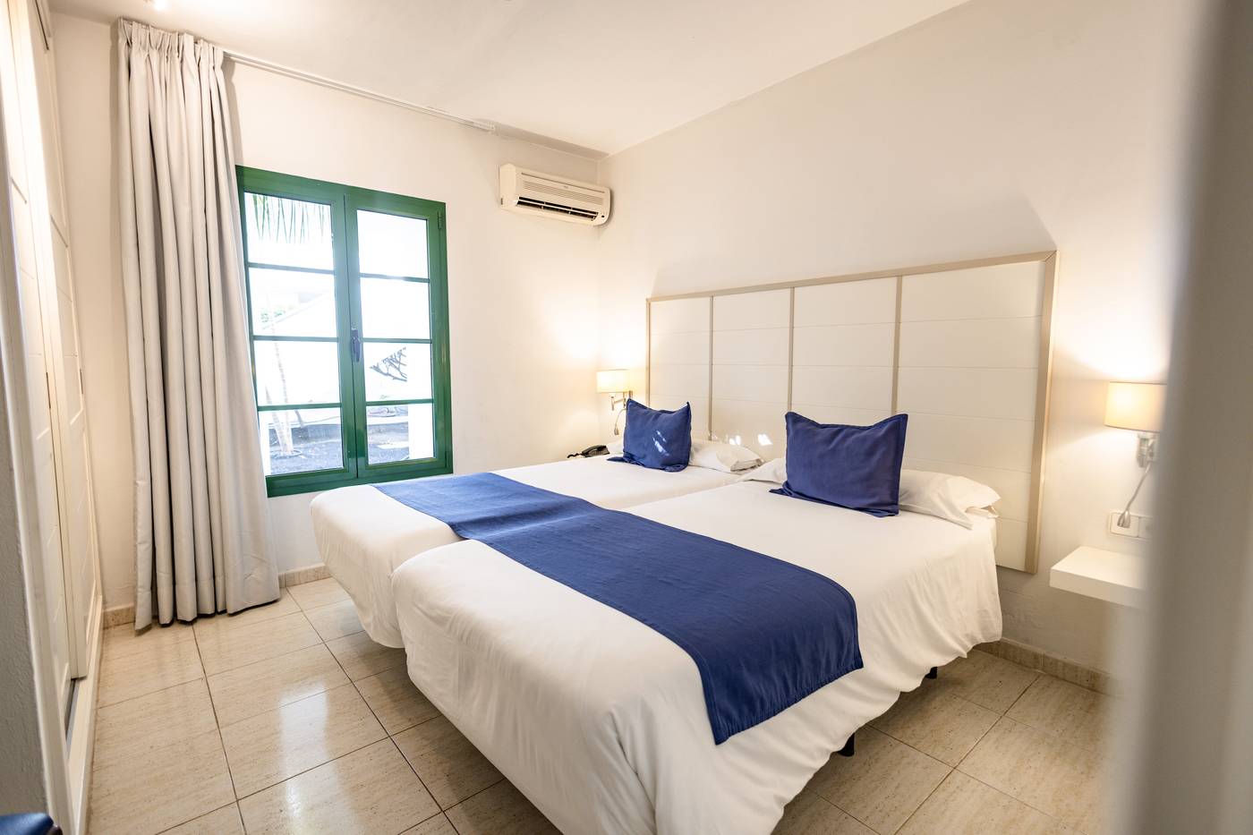 CayBeach-Sun-Room-21