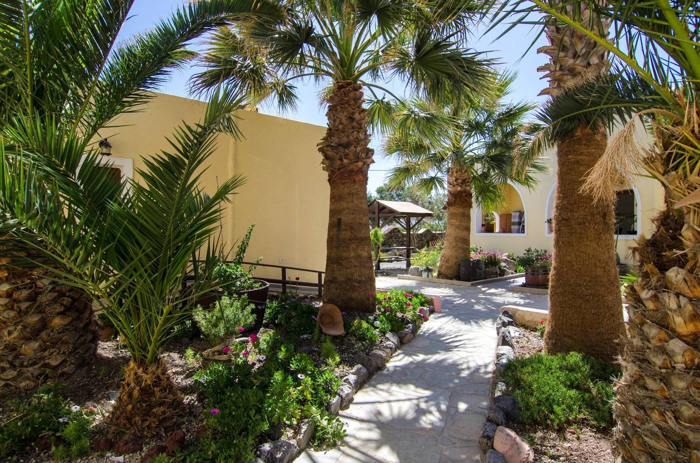 Smaragdi-Apts-Terrace-14