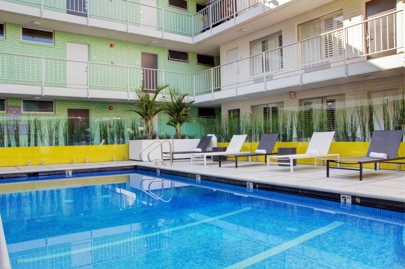 Best-Western-Plus-Hollywood-Hills-Pool-55