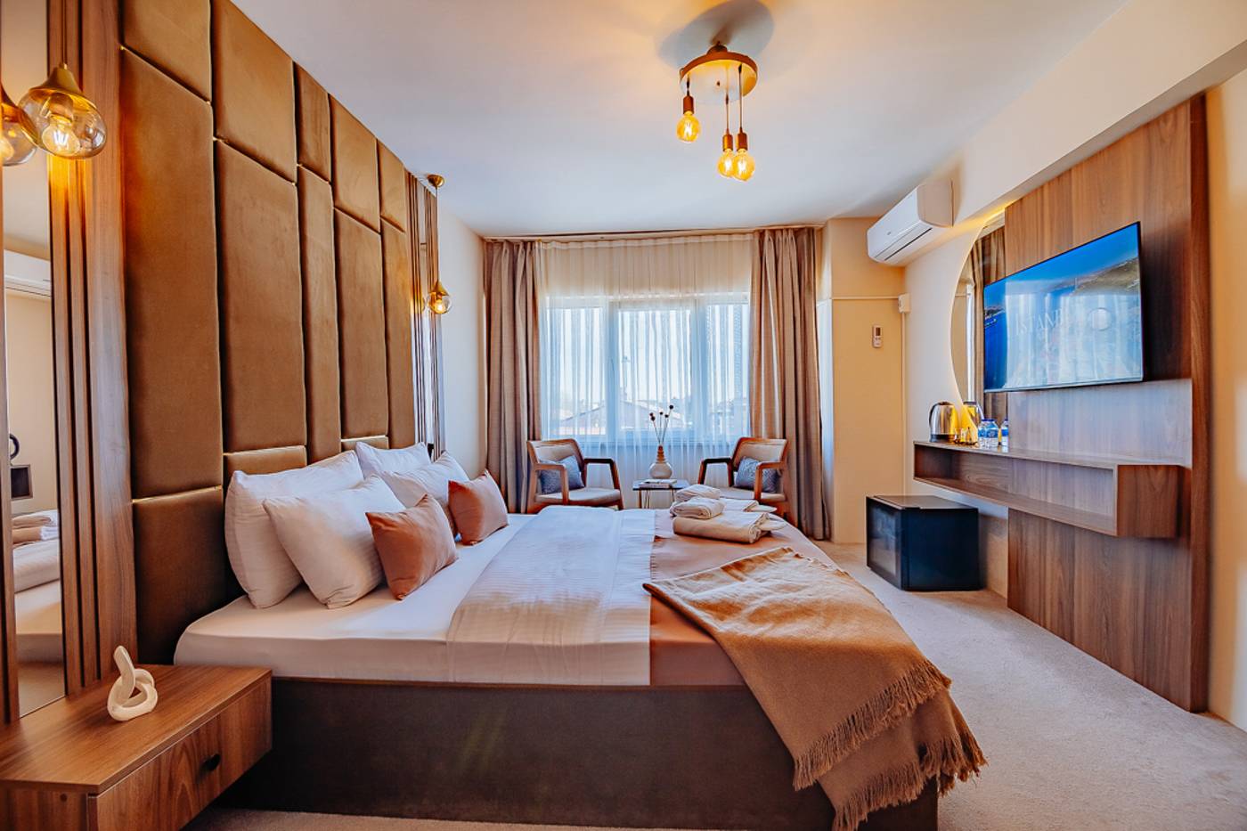 Ali-Khan-Hotel-Room-10