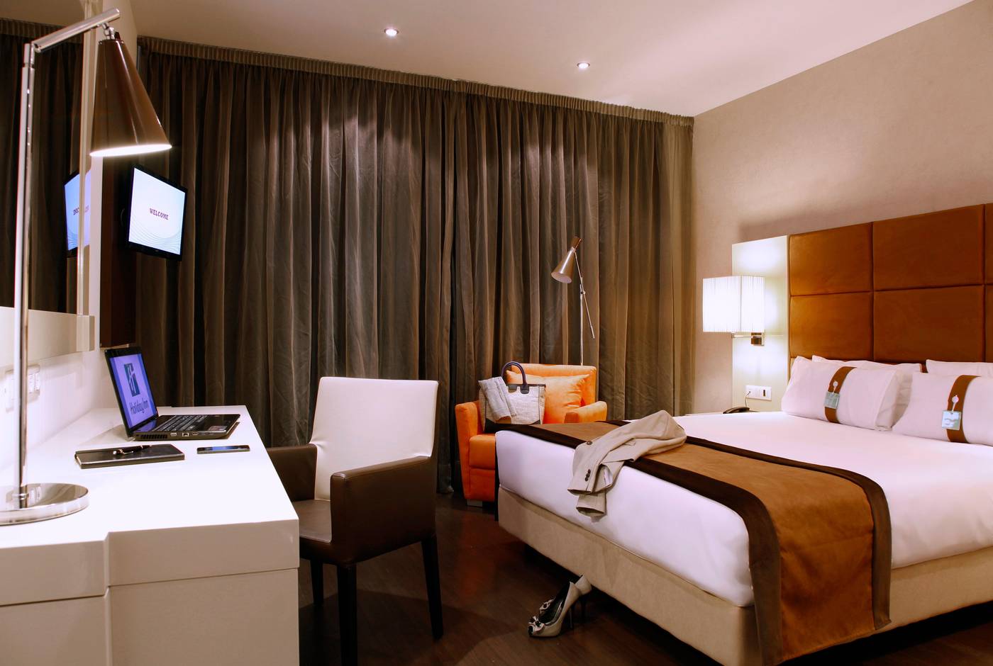 Holiday-Inn-Madrid-Las-Tablas-Room-22