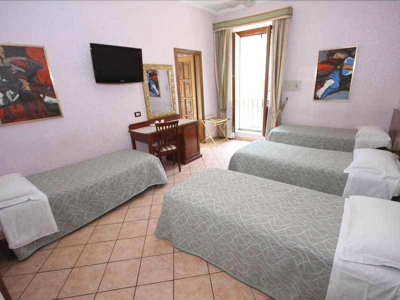 Hotel-Marisa-Room-25