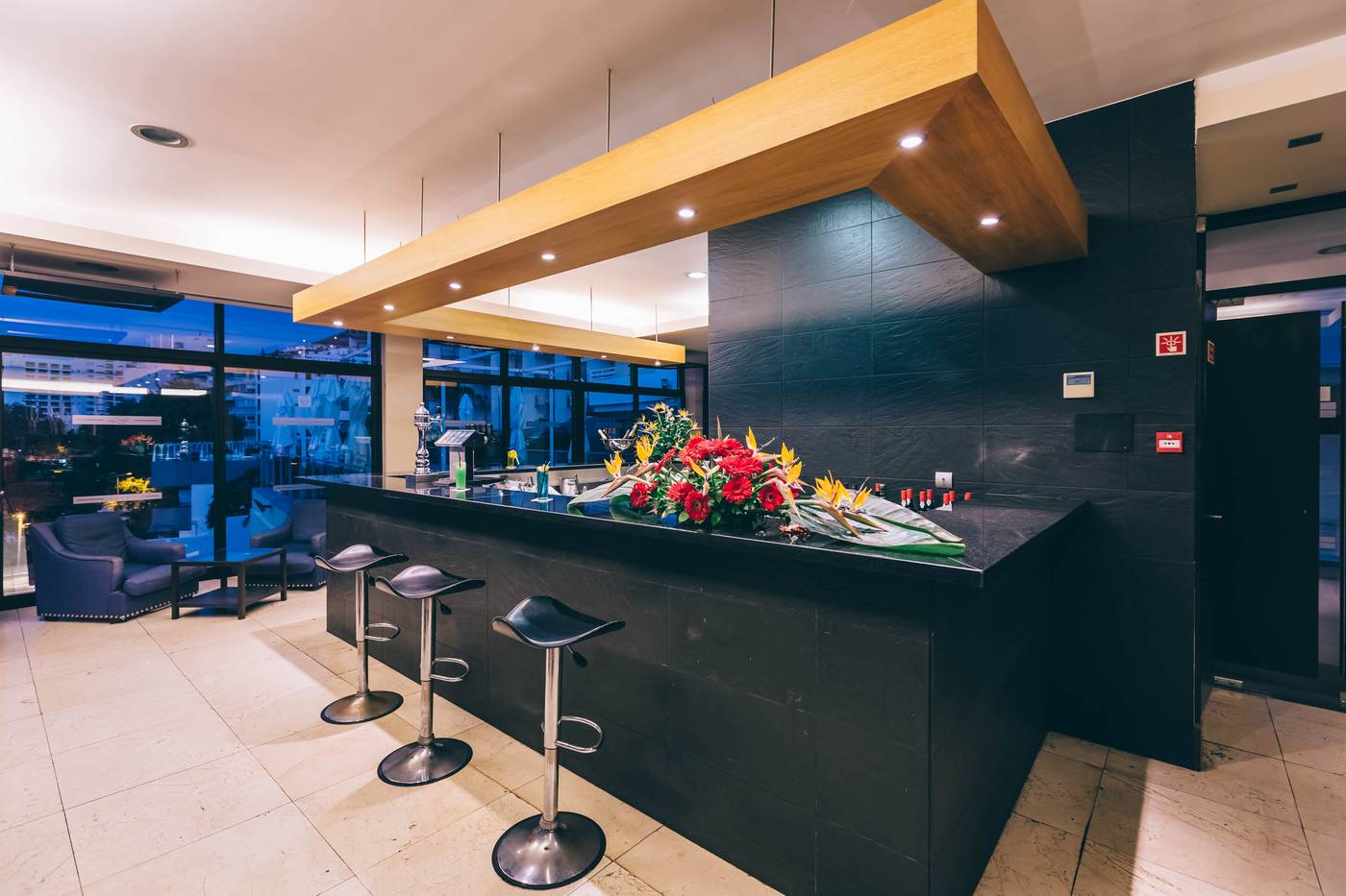 Muthu-Raga-Madeira-Hotel-Bar-42