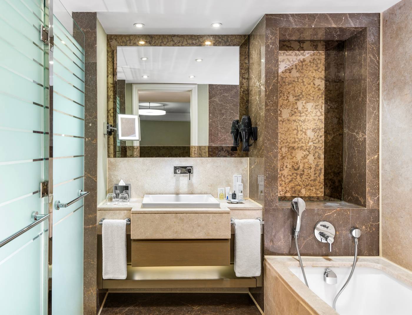 Radisson-Blu-Hotel-Istanbul-Sisli-Room-43