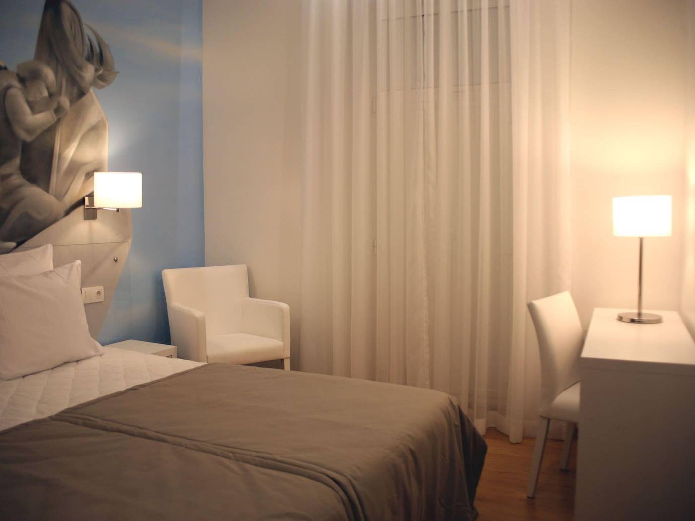 Lisbon-Style-Guesthouse-Room-23