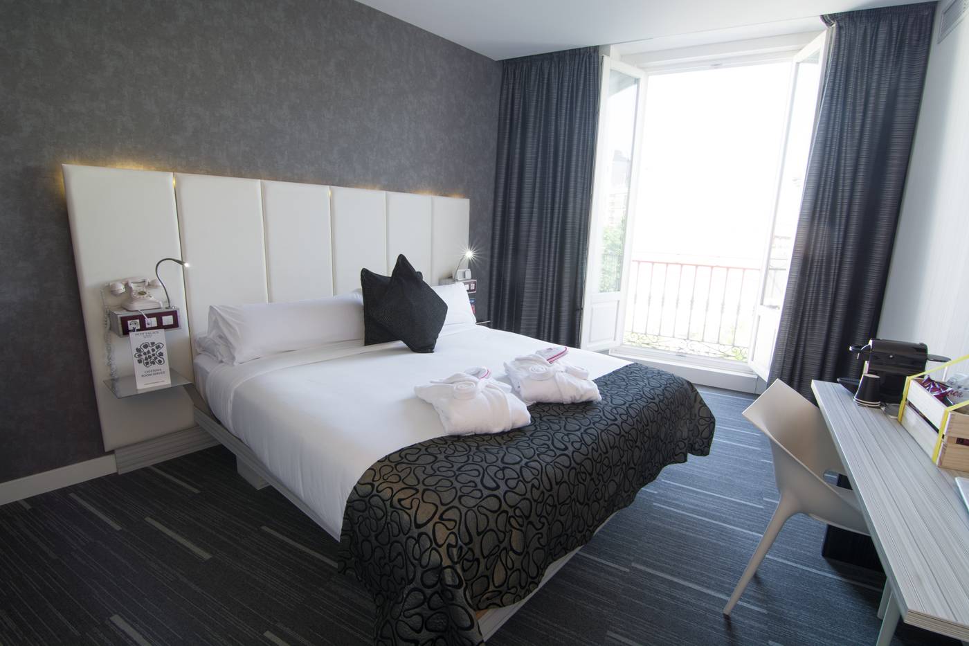 Petit-Palace-Santa-Barbara-Room-22