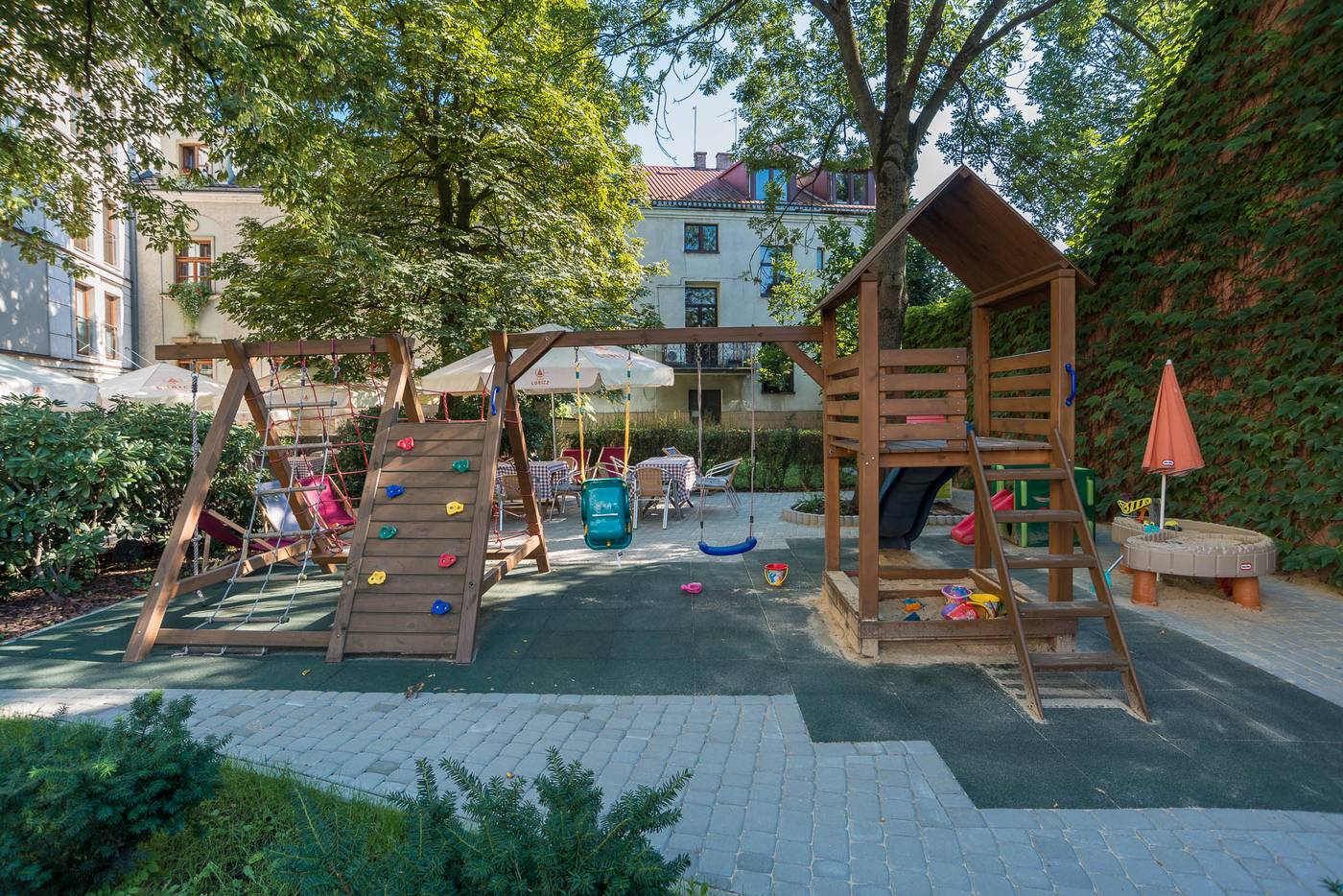 Hotel-Niebieski-Art-Hotel---Spa-General-view-56