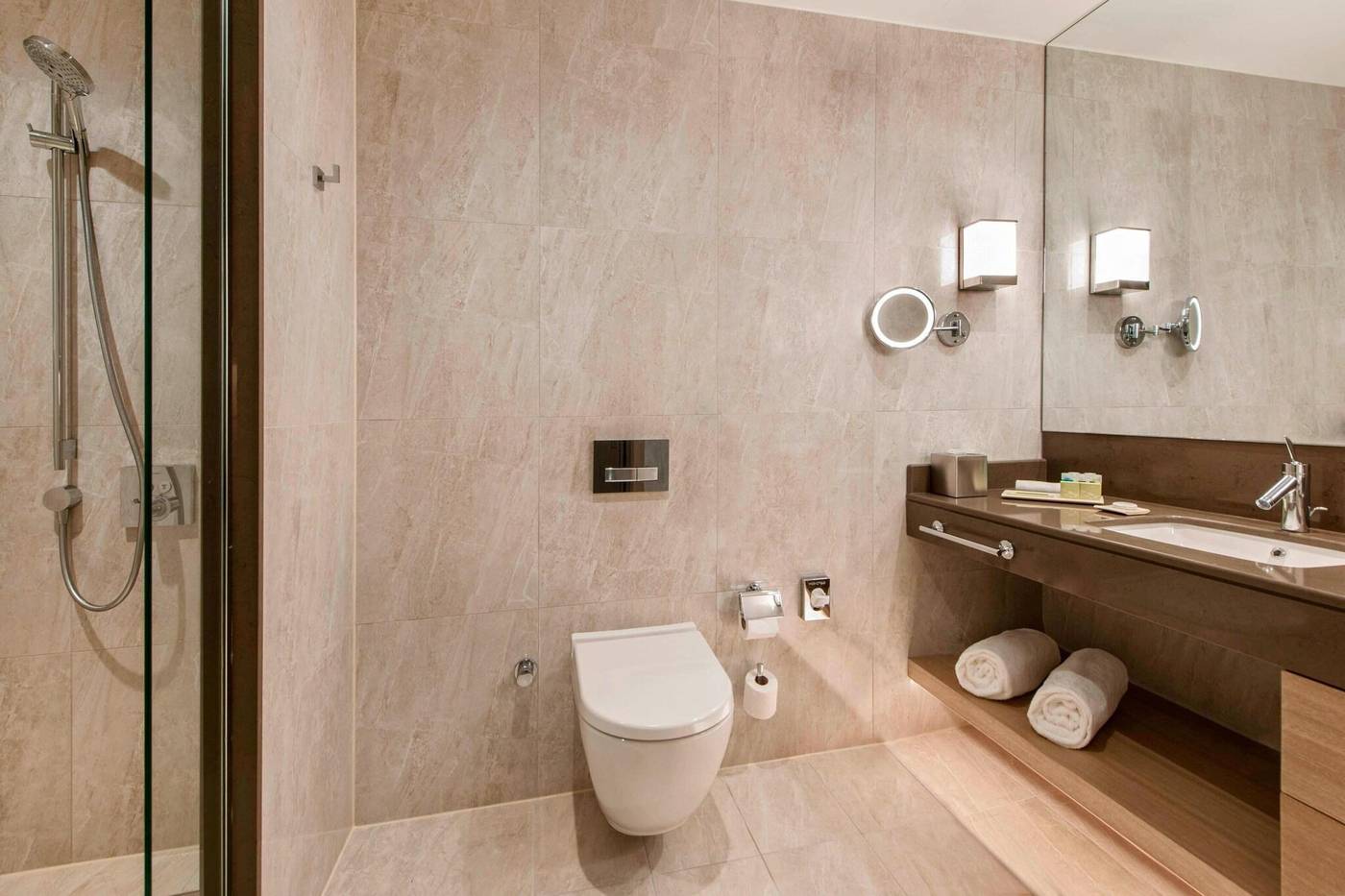 Renaissance-Polat-Istanbul-Room-43