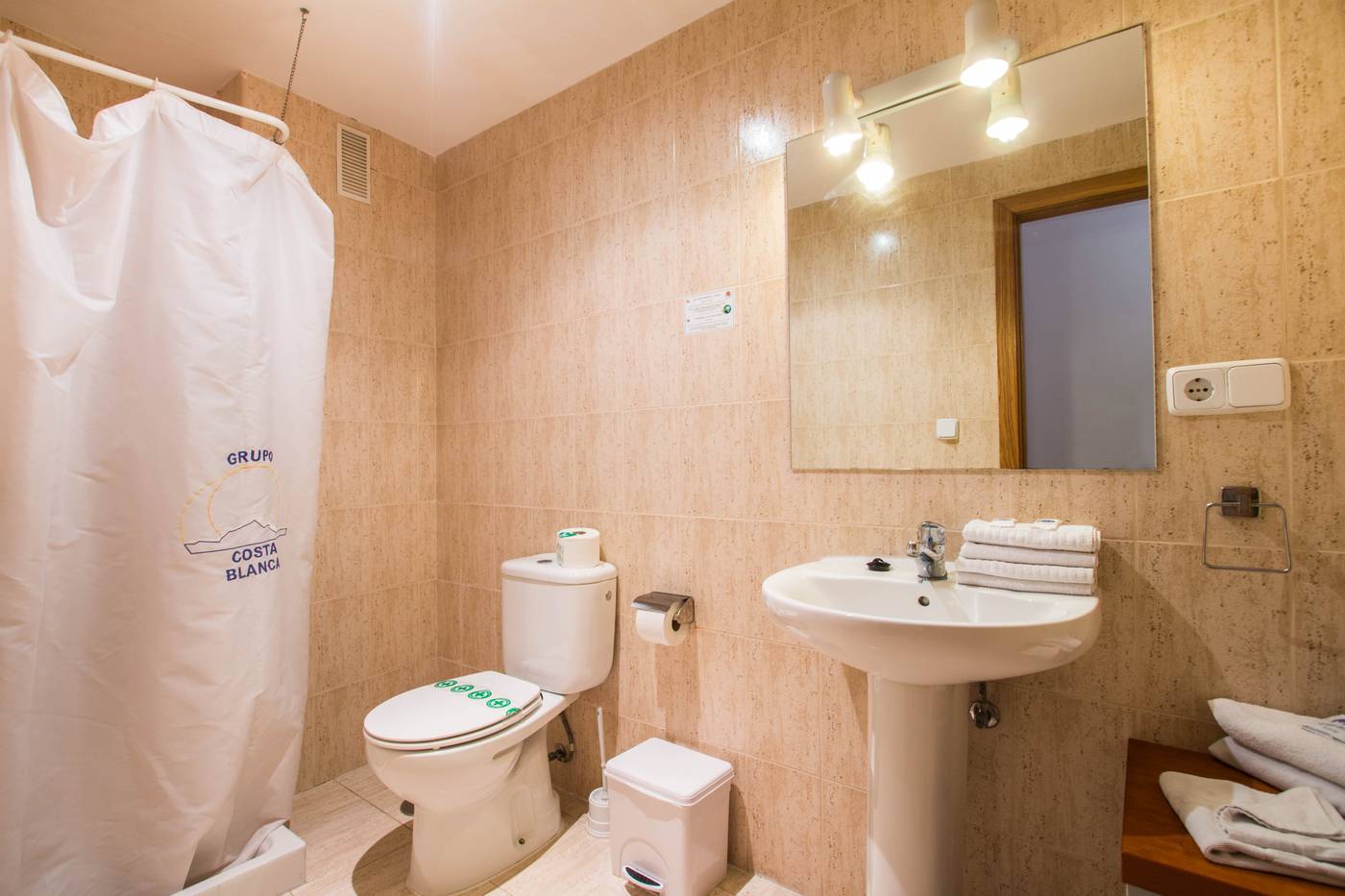 Magic-Atrium-Plaza-Room-24