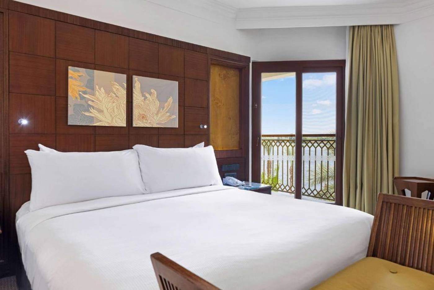 Hilton Luxor Resort & Spa