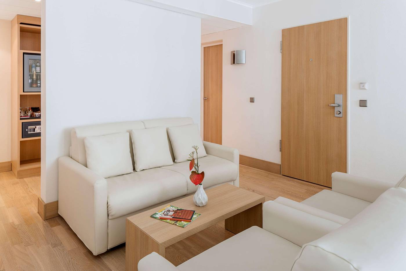 NH-Collection-Berlin-Mitte-am-Checkpoint-Charlie-Room-47