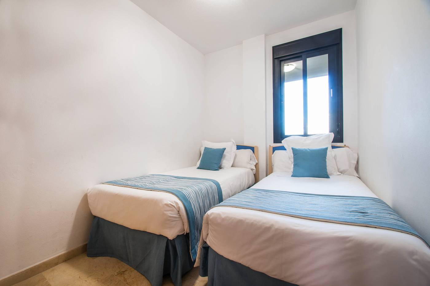 Magic-Atrium-Plaza-Room-8