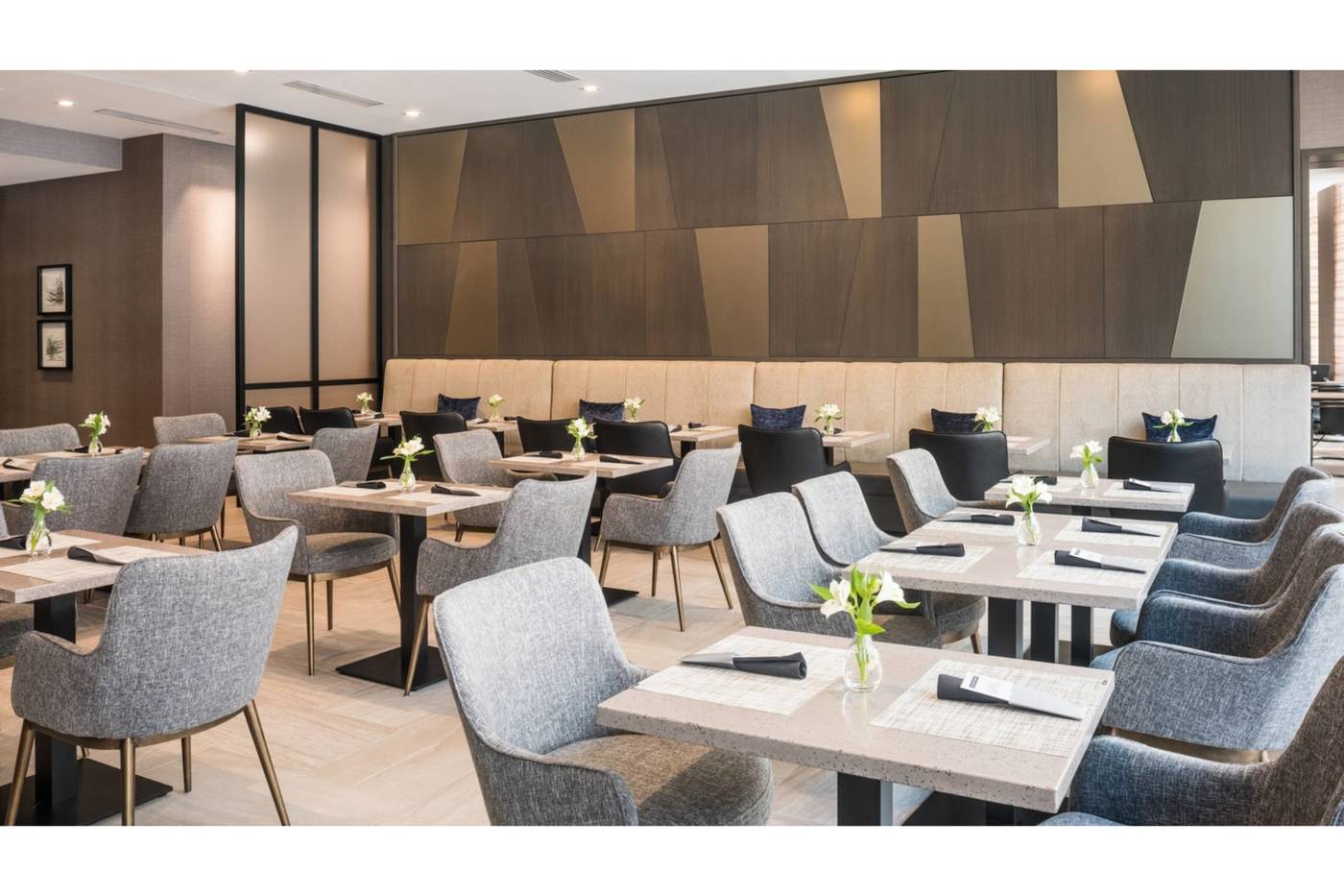 Ac-Hotel-By-Marriott-Boston-Cleveland-Circle-Restaurant-13