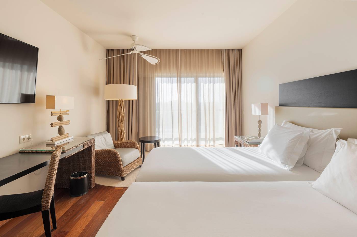 Crowne-Plaza-Vilamoura-Room-24