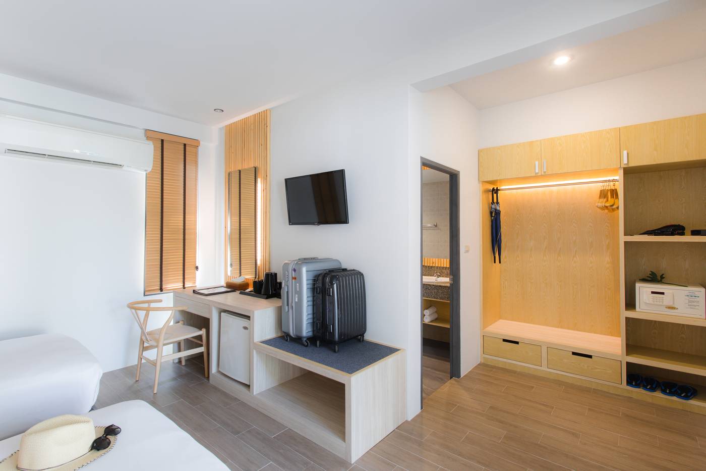 BLU-PINE-Villa---Pool-Access-Room-40