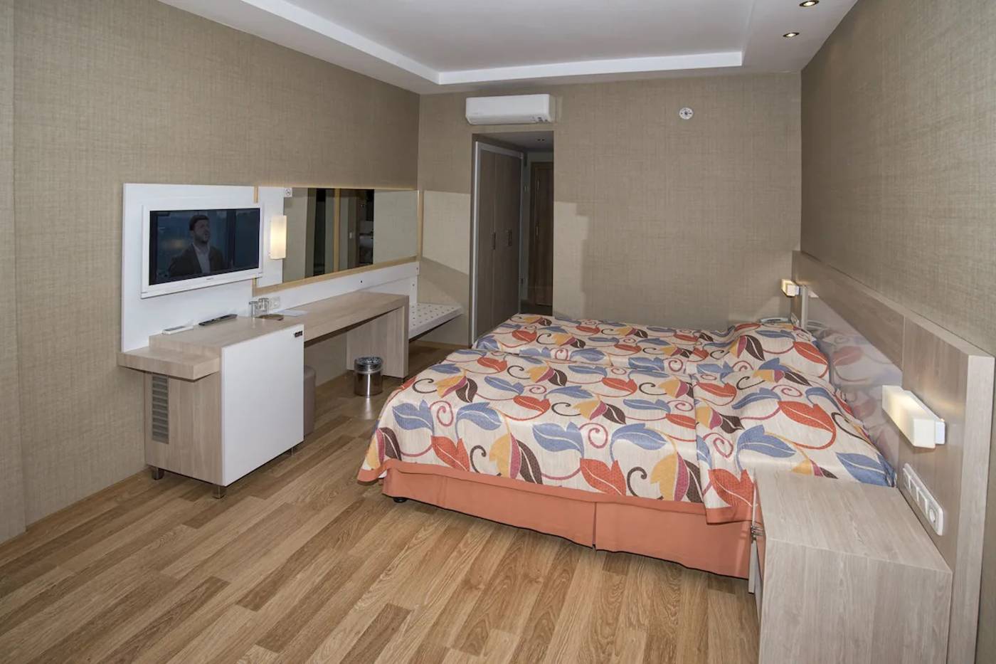 Riviera-Hotel-Room-9