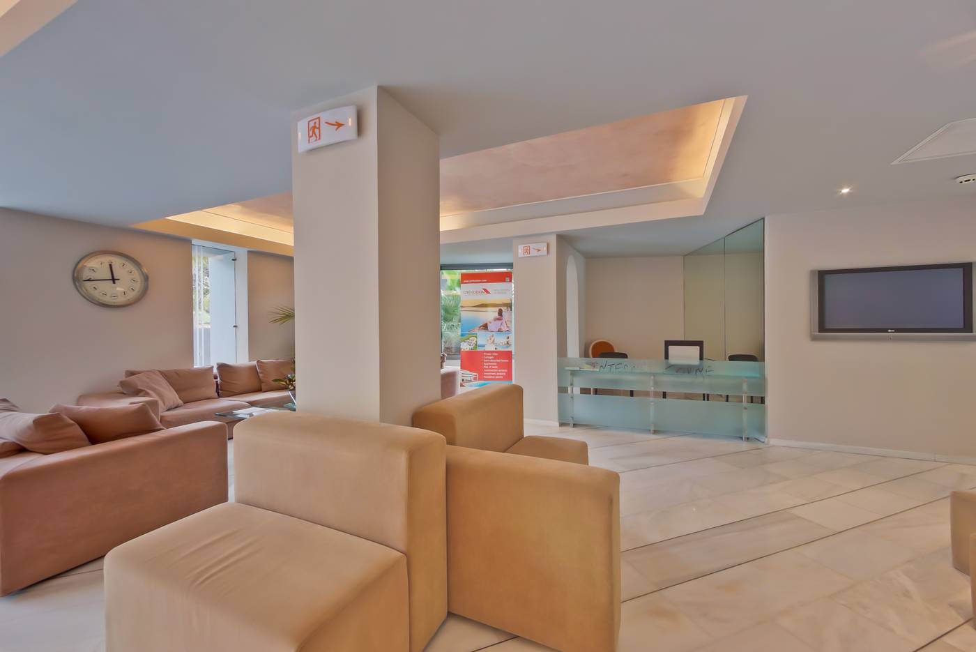 Bomo-Club-Palace-Hotel-Lobby-8