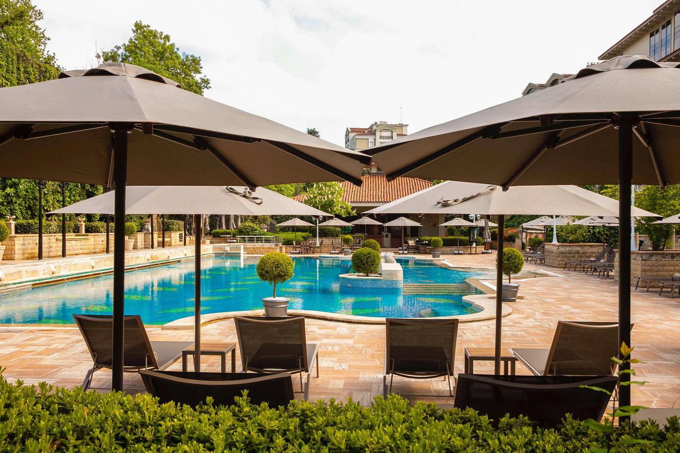 Grand-Hyatt-Istanbul-Pool-54