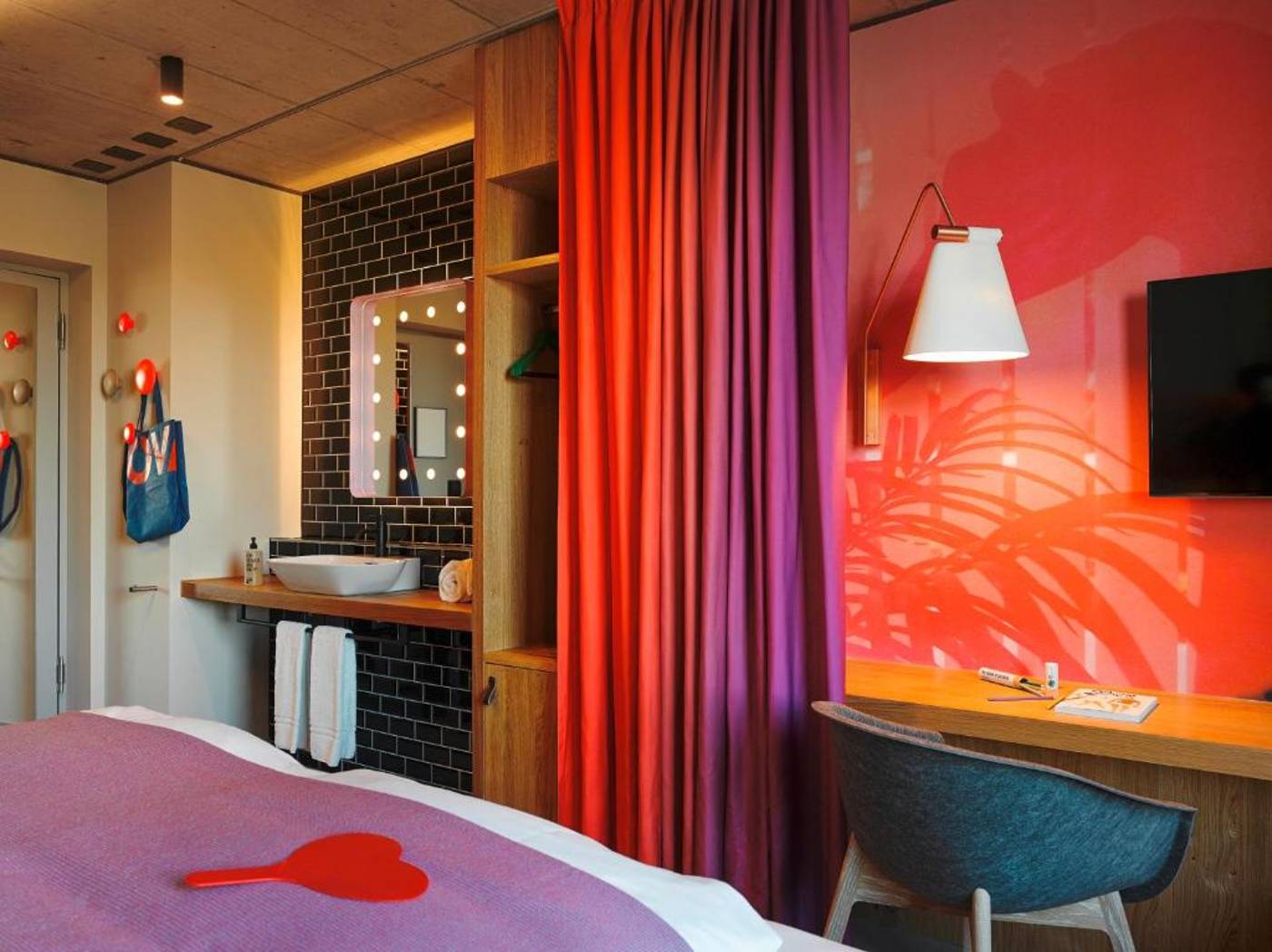 25hours Hotel Zurich Langstrasse-Switzerland-Zurich-Room-10
