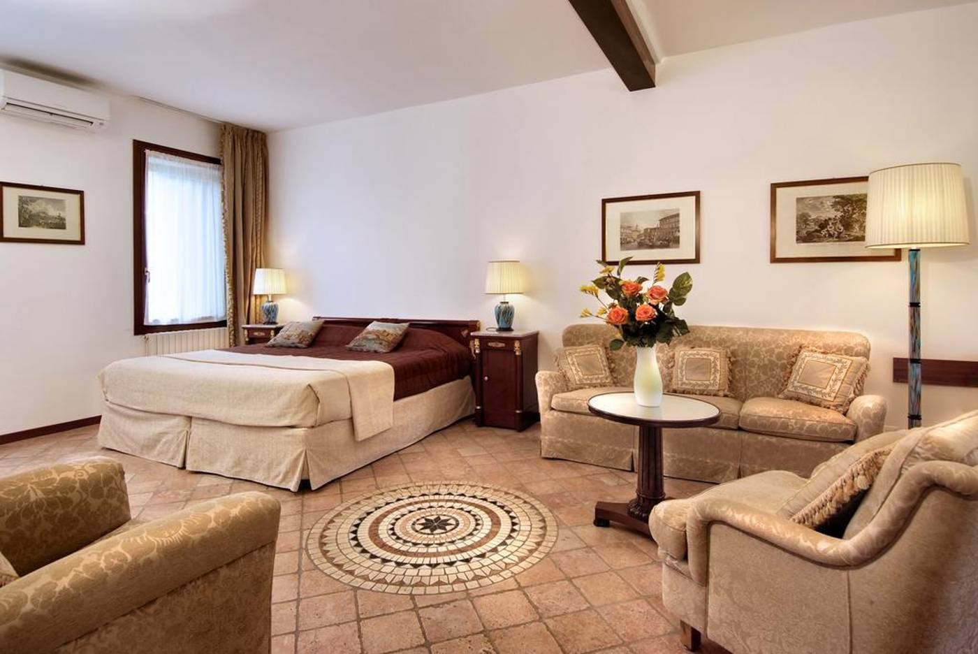 500-Bed---Breakfast-General-view-8