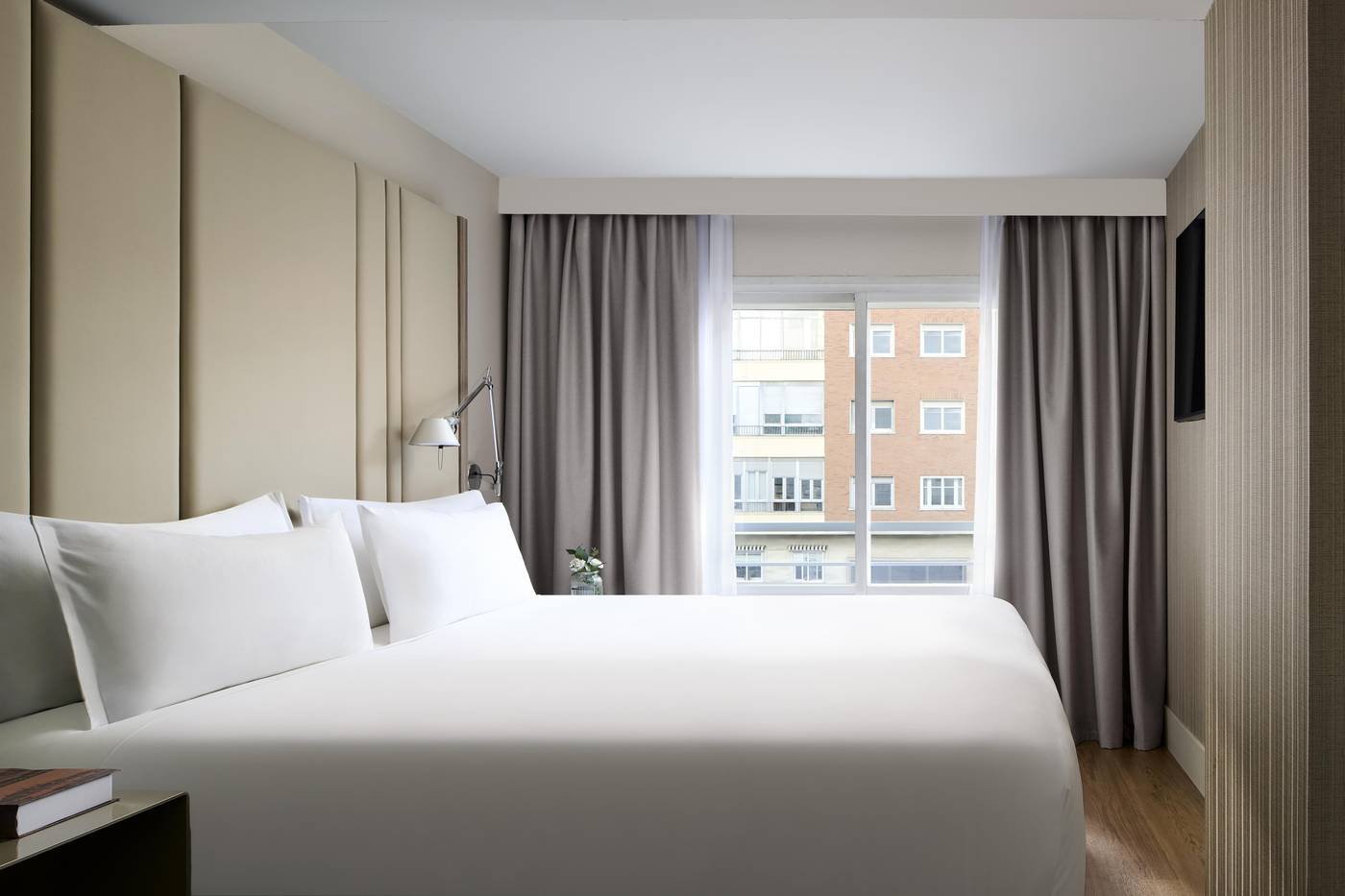 NH-Paseo-de-la-Habana-Room-45