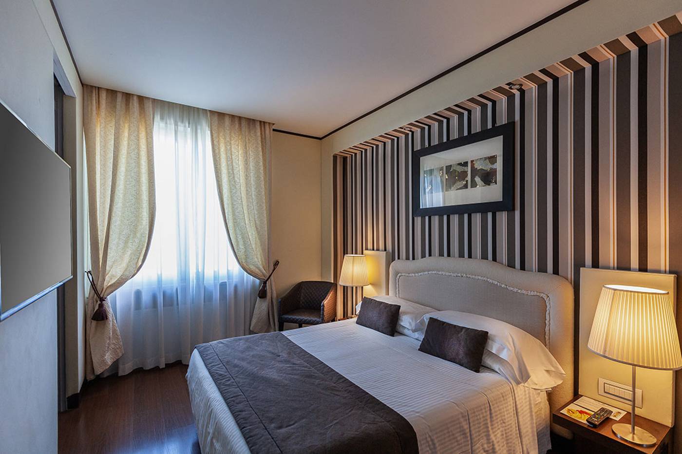 TH-Roma---Carpegna-Palace-Room-16