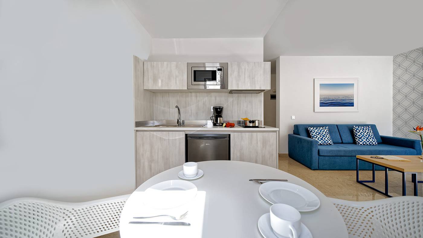 Broncemar-Beach-Room-39