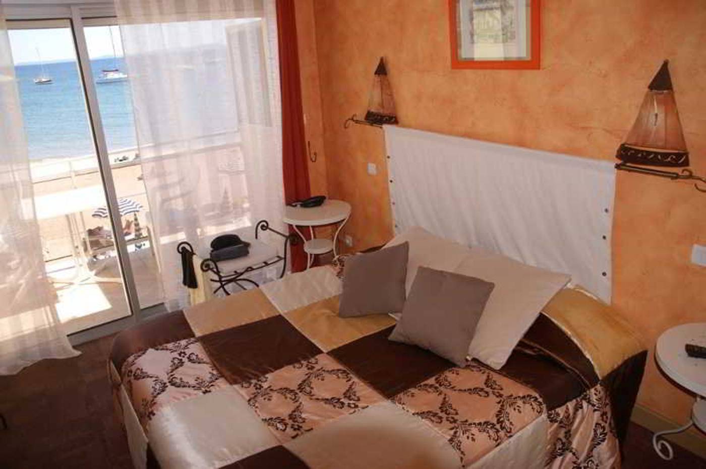 La Potiniere-France-TOULON-Room-8