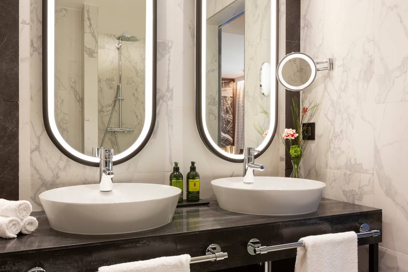 La-Clef-Tour-Eiffel-Paris-by-The-Crest-Collection-Room-31