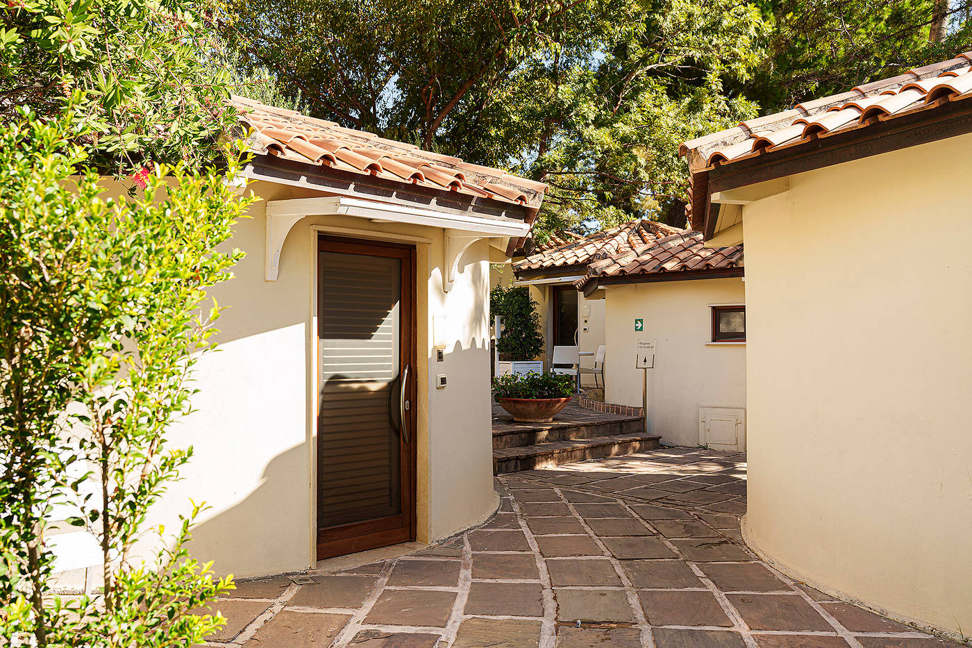 La-Plage-Resort-Room-7