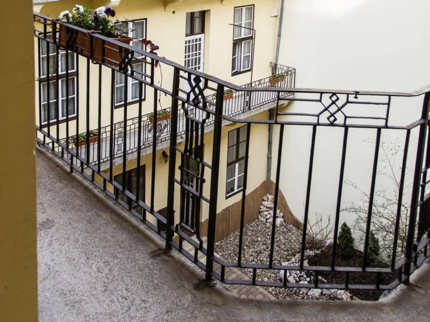 Central-Hotel-21-General-view-8