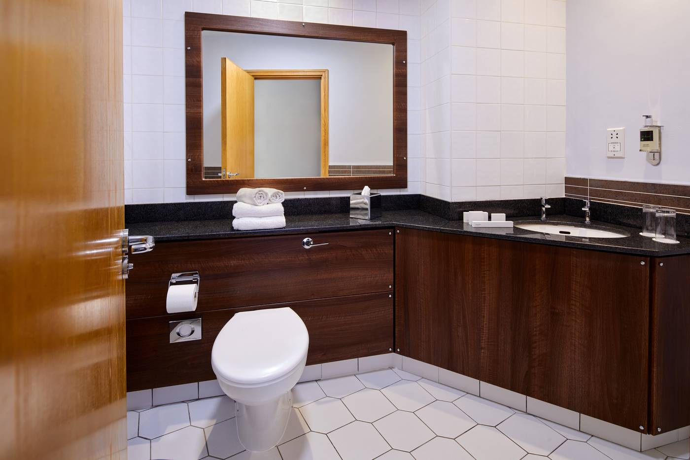 Handel-s-Hotel-Room-8