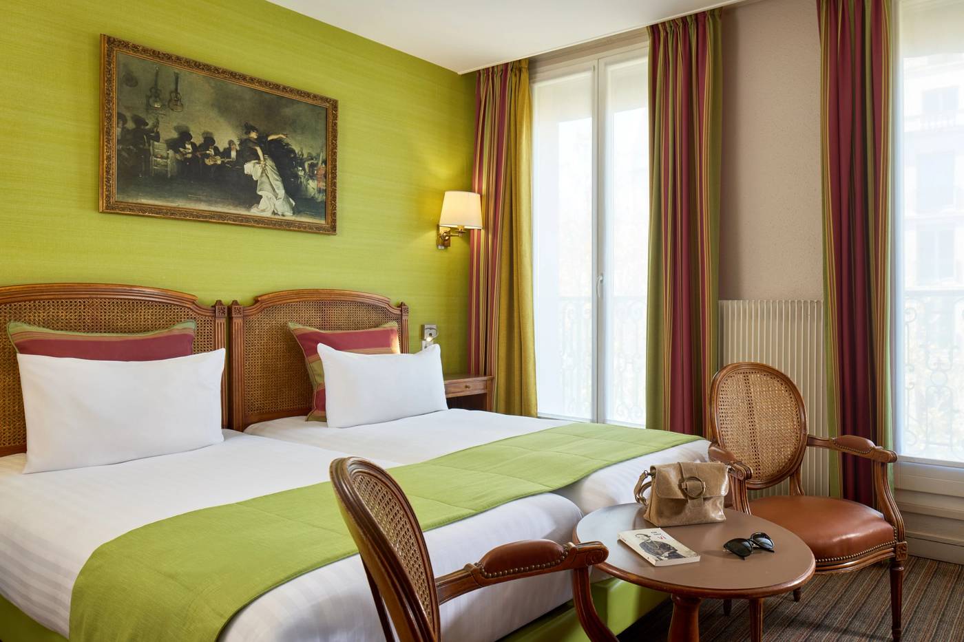 Best-Western-Tour-Eiffel-Invalides-Room-4