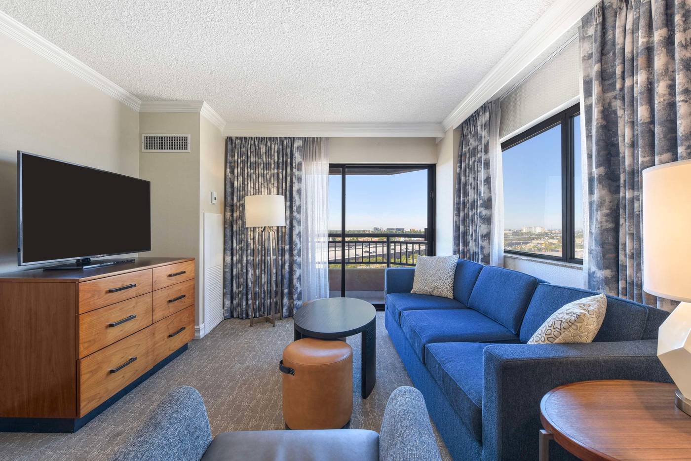 Embassy-Suites-by-Hilton-Anaheim-Orange-Room-18