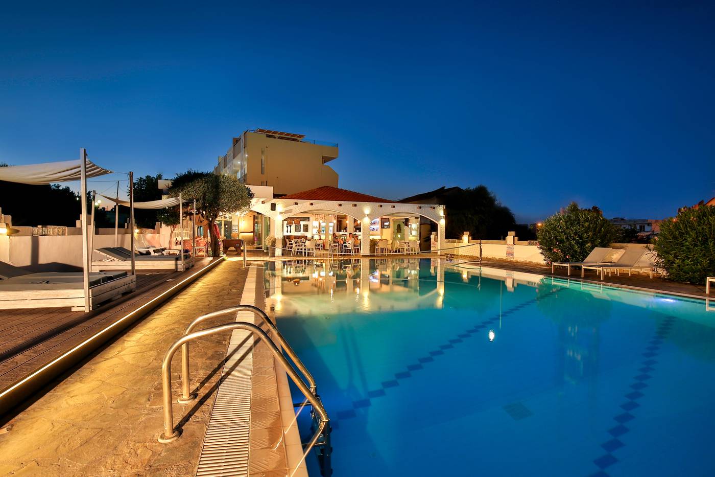 Malibu-Boutique-Pool-2