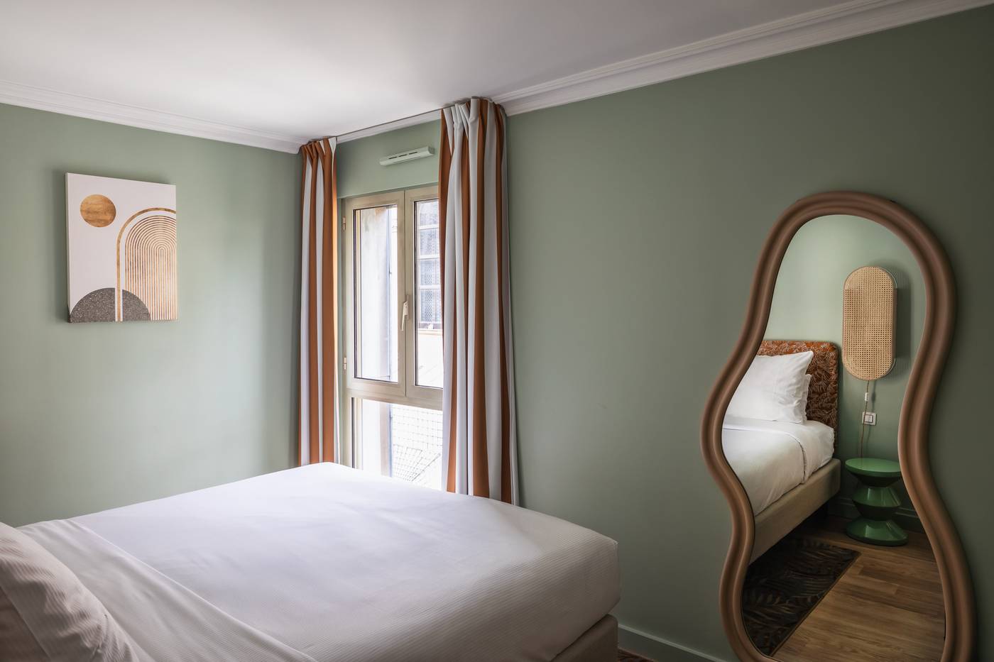 Royal-Garden-Champs-Elysees-Room-30