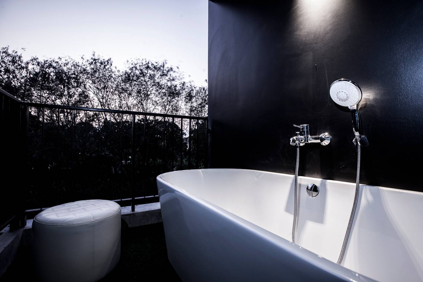 Blu-Monkey-Hub-and-Hotel-Phuket-Room-33