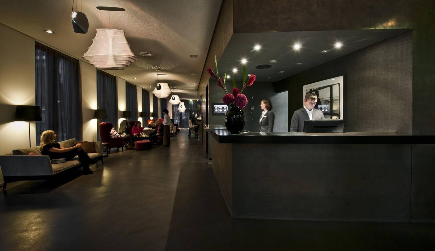 Cosmo-Hotel-Berlin-Mitte-Lobby-13